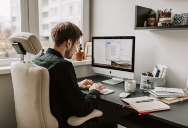 SEO experts analyzing growth metrics on a digital dashboard