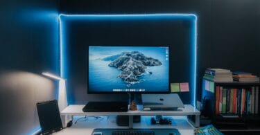 Gamer immersed in VR using HearthssGaming platform